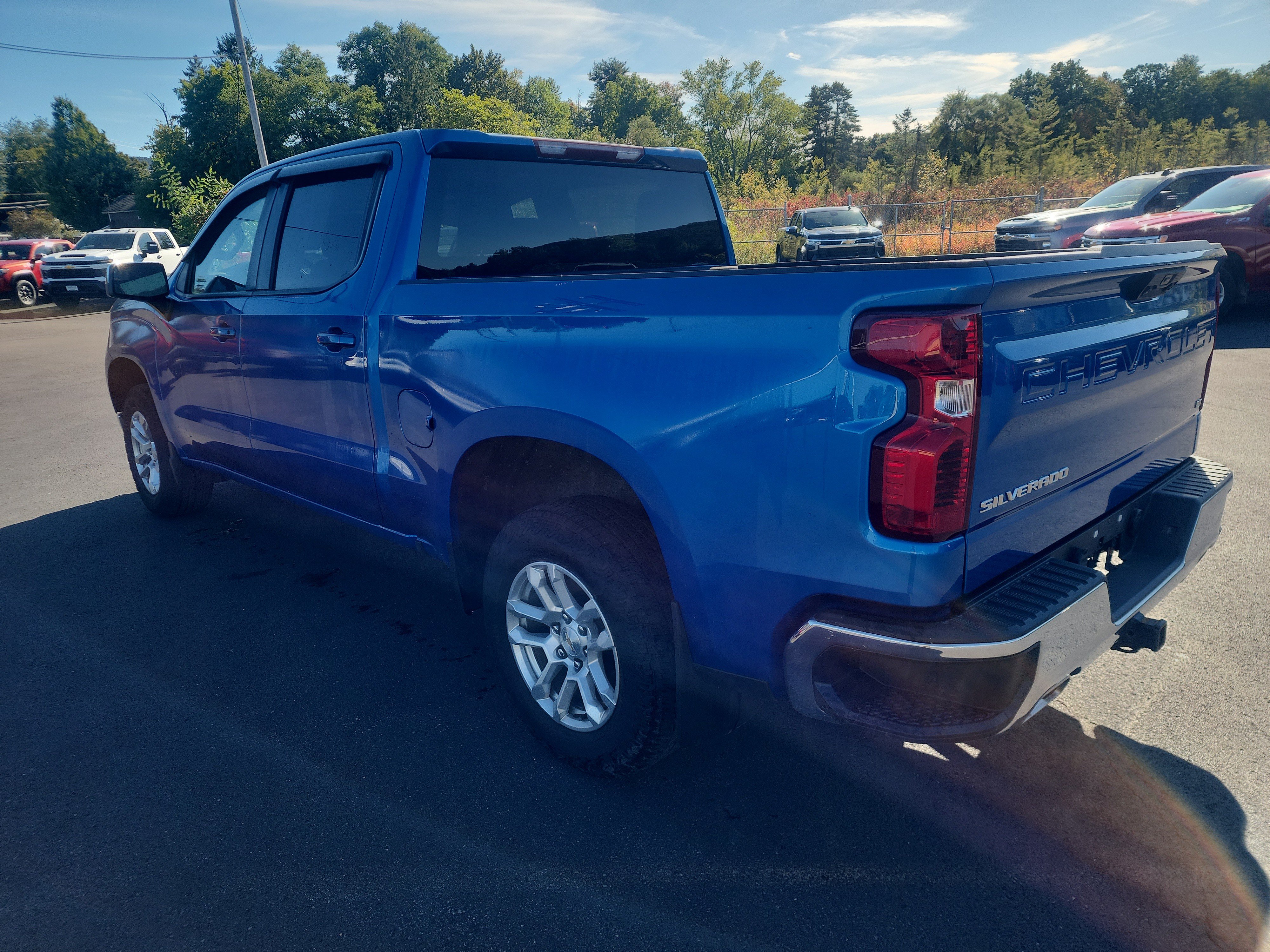 Certified 2022 Chevrolet Silverado 1500 LT AWD/4WD image 6