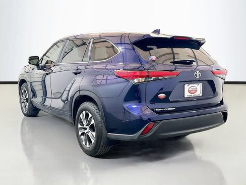 Used 2023 Toyota Highlander XLE FWD image 6