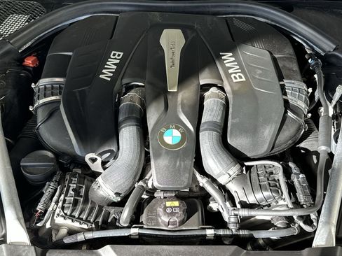 Used 2019 BMW 750i xDrive w/ Executive Package AWD/4WD image 28