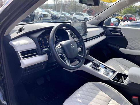 Used 2023 Mitsubishi Outlander SEL image 8