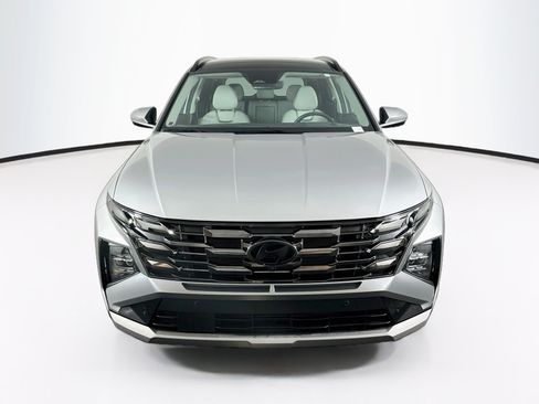 Used 2025 Hyundai Tucson Limited FWD image 2