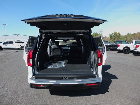 New 2025 Ford Expedition Max Platinum w/ Stealth Appearance Package image 18