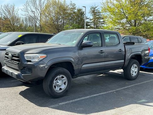 Used 2018 Toyota Tacoma SR w/ SR Convenience Package image 2