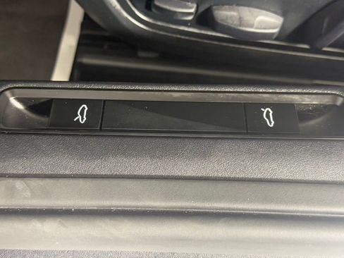 Certified 2025 Porsche 911 Carrera image 29