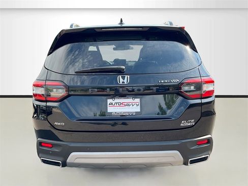 Used 2023 Honda Pilot Elite image 6