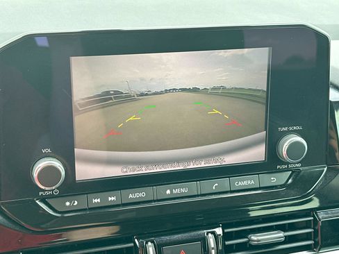Used 2022 Nissan Pathfinder SV FWD image 17