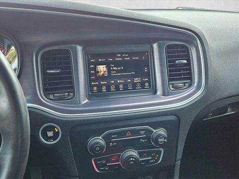 Used 2018 Dodge Charger SXT w/ Blacktop Package RWD image 11