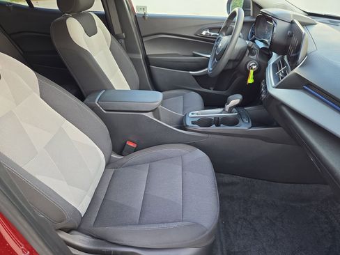 Used 2025 Chevrolet Trax LS FWD image 30