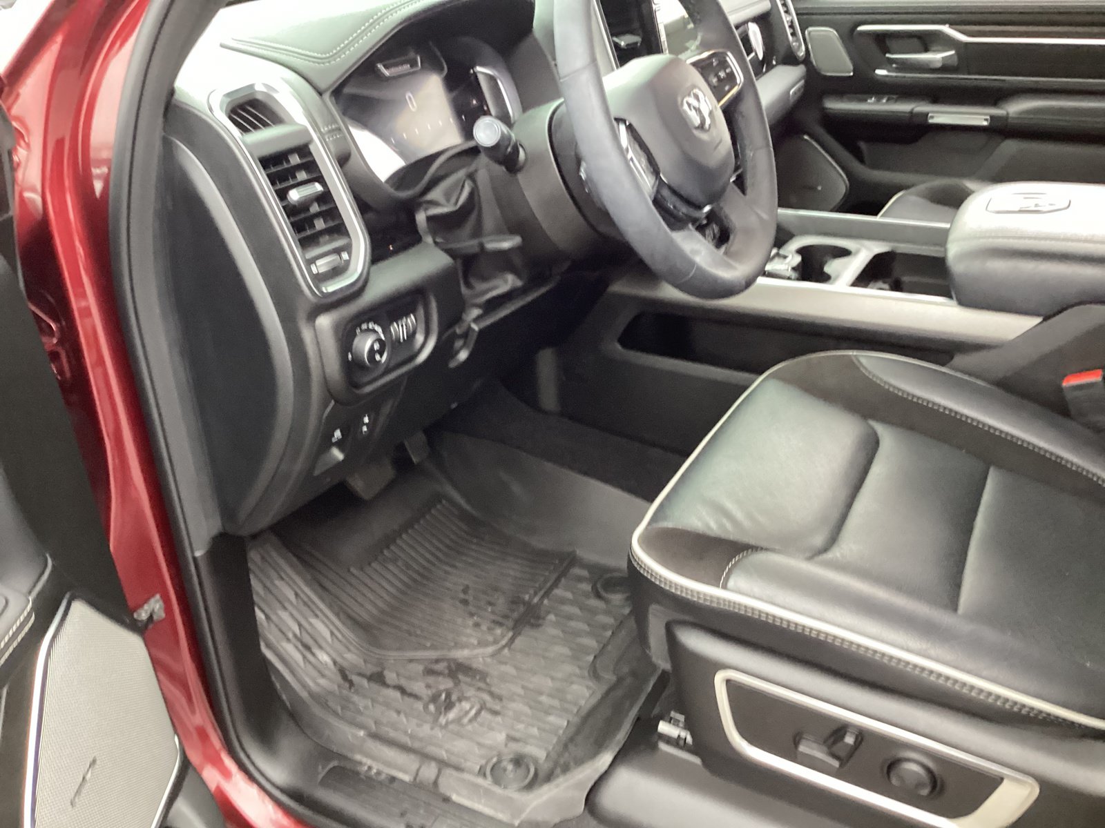 Used 2025 RAM 1500 Laramie AWD/4WD image 11