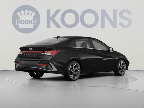 Certified 2025 Hyundai Elantra Limited FWD image 4