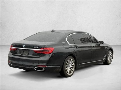 Used 2018 BMW 740e xDrive image 5