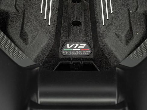 Used 2024 Lamborghini Revuelto image 23