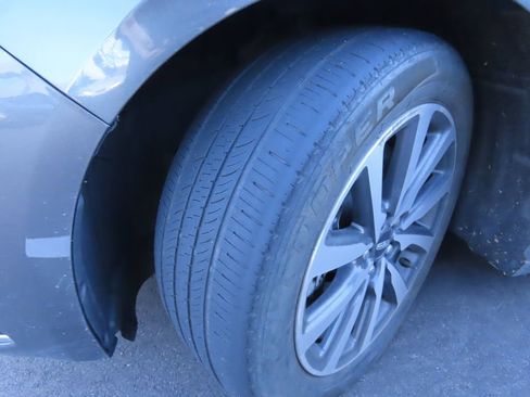 Used 2017 Lincoln Continental Premiere image 14