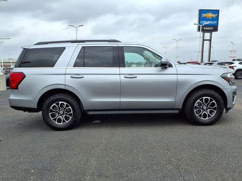 Used 2022 Ford Expedition XLT image 8