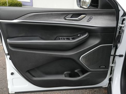 Used 2023 Jeep Grand Cherokee L Limited w/ Luxury Tech Group II image 21