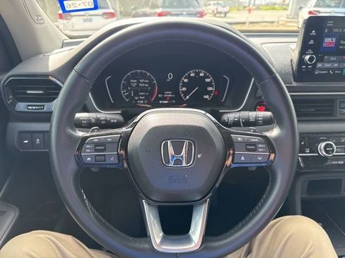 Used 2025 Honda Pilot Touring image 13
