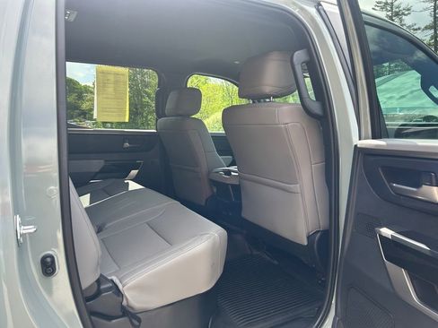 Used 2025 Toyota Tundra Limited AWD/4WD image 17