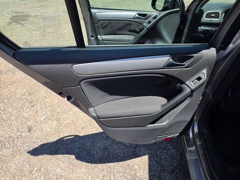 Used 2012 Volkswagen Golf 4-Door FWD image 23