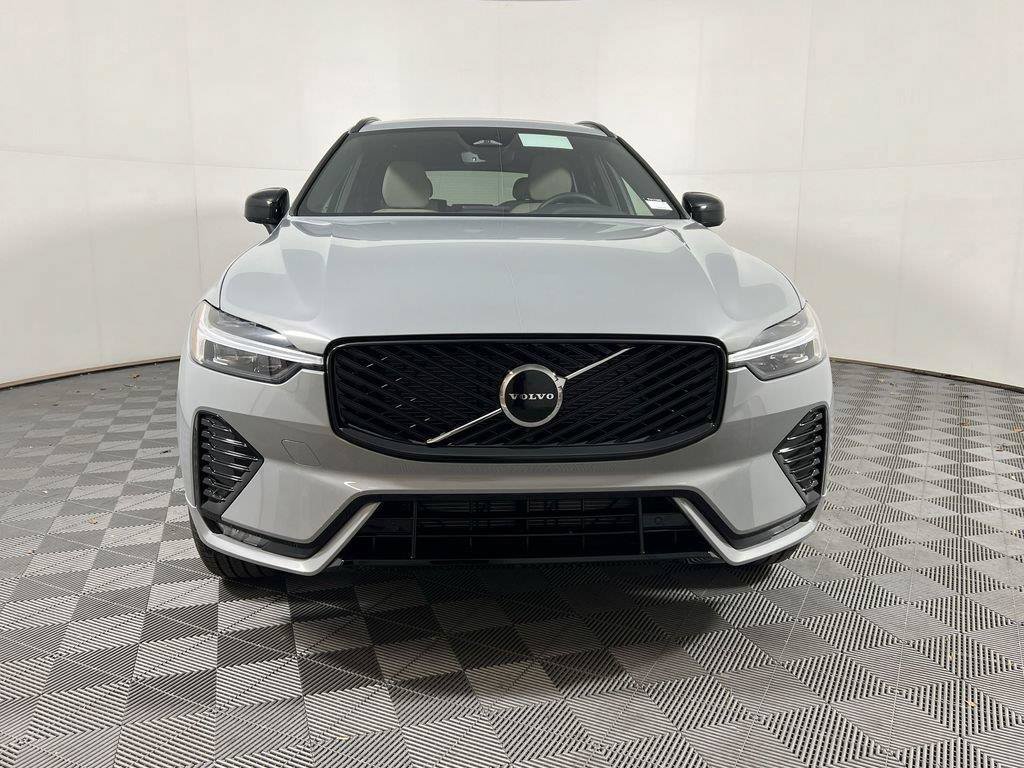 Certified 2026 Volvo XC60 B5 Core AWD/4WD image 2
