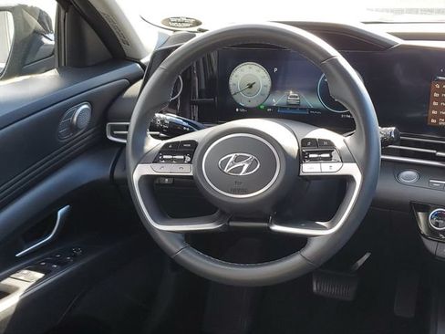 Used 2023 Hyundai Elantra Limited FWD image 31