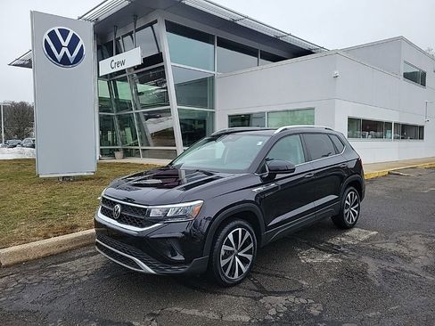 Used 2022 Volkswagen Taos SE image 1