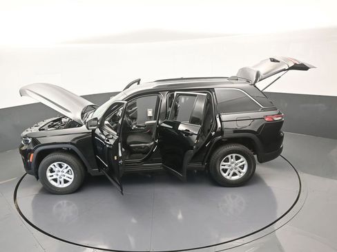 Used 2025 Jeep Grand Cherokee Laredo image 62