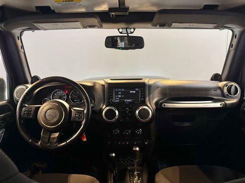 Used 2013 Jeep Wrangler Unlimited Sahara w/ Connectivity Group AWD/4WD image 9