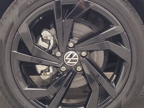 Used 2025 Volkswagen Jetta SE image 31