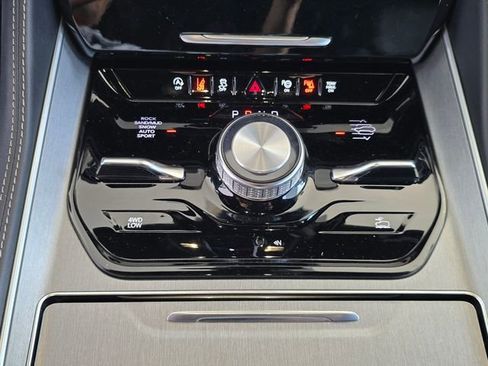 New 2026 Jeep Grand Wagoneer 4WD image 18