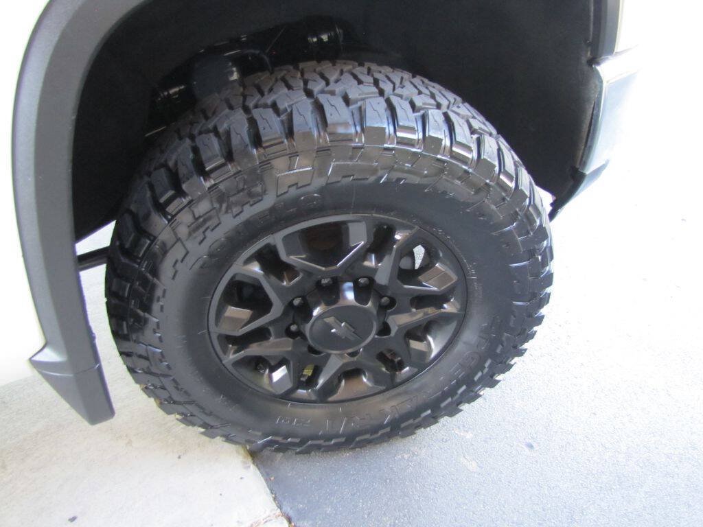 Used 2024 Chevrolet Silverado 2500 LT AWD/4WD image 35