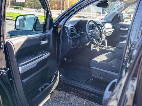 Used 2021 Toyota Tundra SR5 w/ Trail Edition image 19