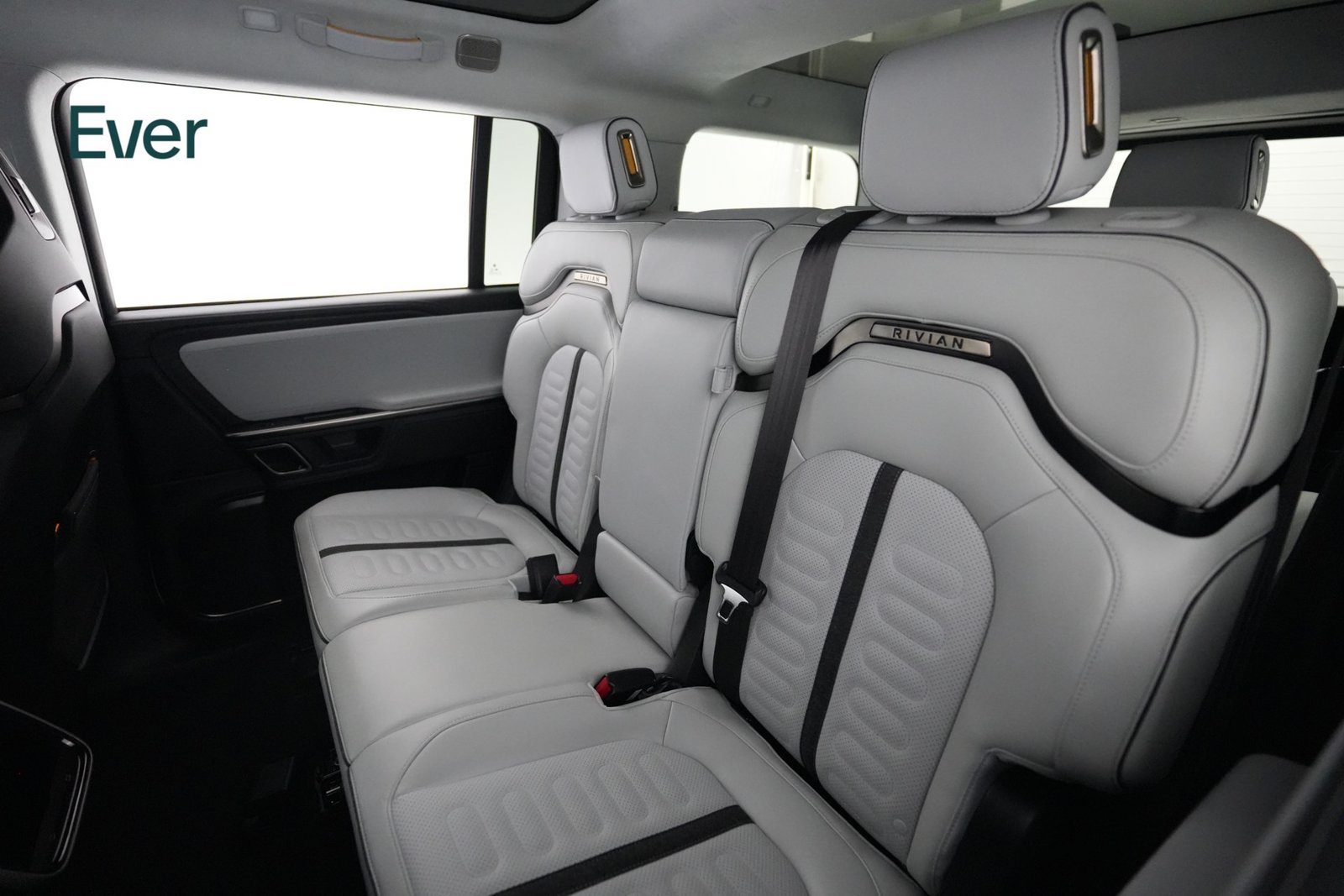 Used 2024 Rivian R1S Adventure Dual AWD/4WD image 24