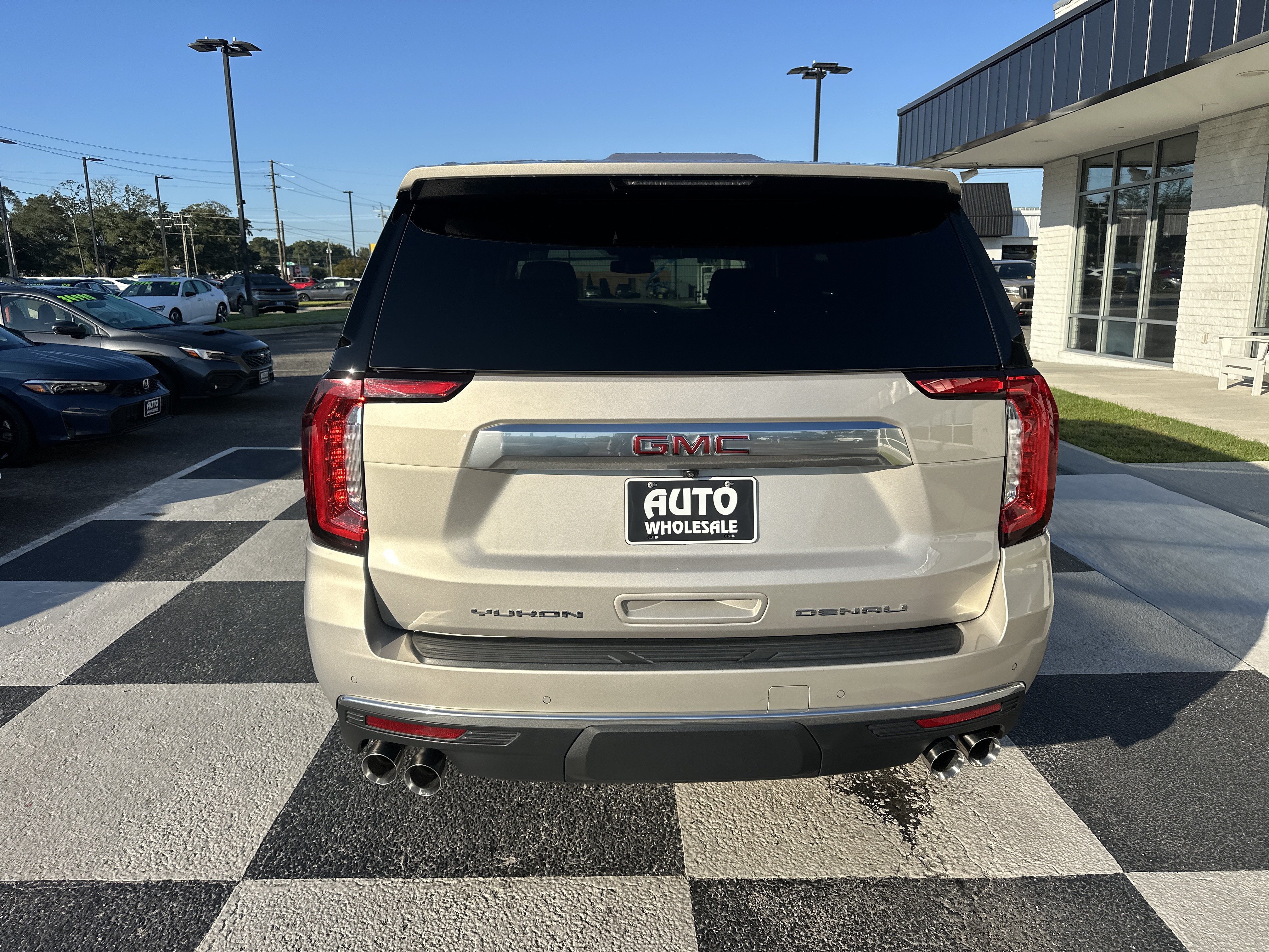 Used 2023 GMC Yukon Denali AWD/4WD image 4