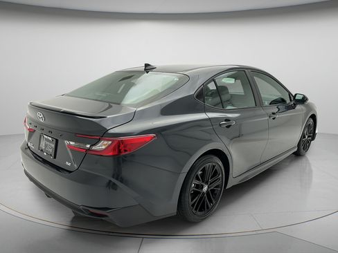 Used 2026 Toyota Camry SE FWD image 3