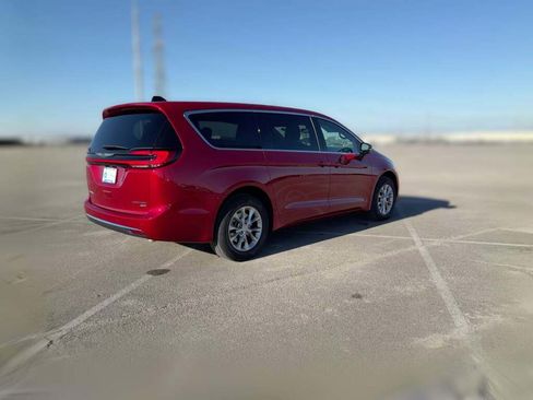 New 2026 Chrysler Pacifica Limited image 12