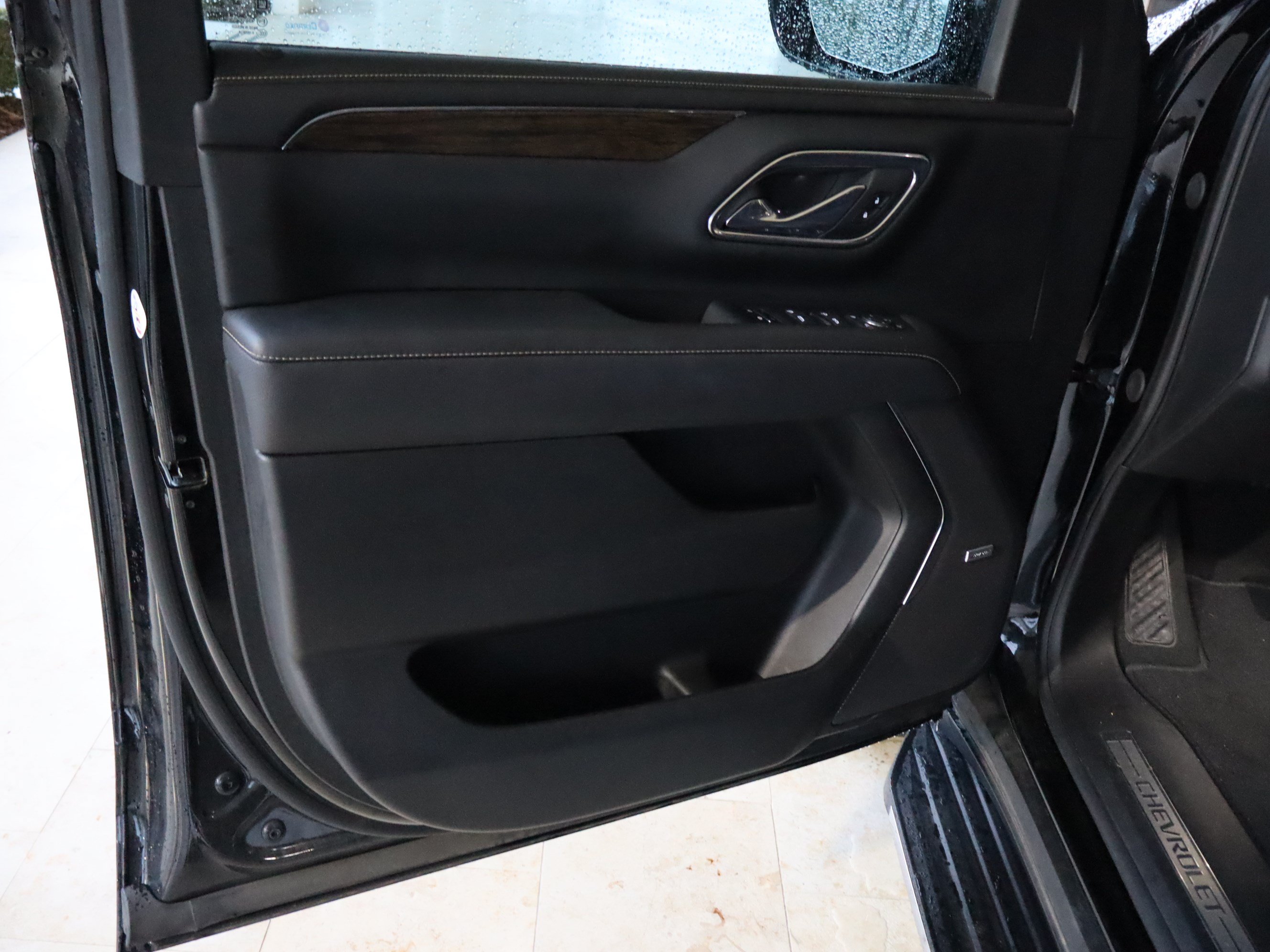 Used 2024 Chevrolet Tahoe Premier AWD/4WD image 19