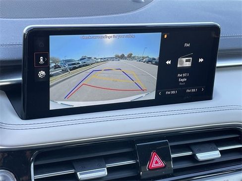 Used 2025 Genesis G70 2.5T image 17