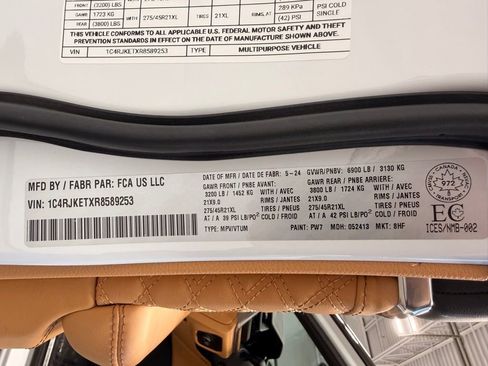 Used 2024 Jeep Grand Cherokee L Summit AWD/4WD image 65