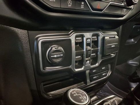 Used 2022 Jeep Wrangler Unlimited Sahara AWD/4WD image 26