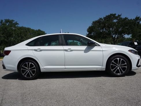 Used 2025 Volkswagen Jetta Sport FWD image 17