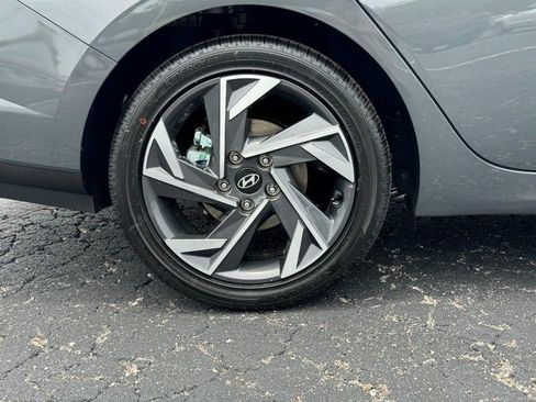 Used 2025 Hyundai Elantra SEL image 4