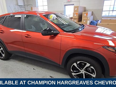 Used 2024 Chevrolet Trax RS w/ Driver Confidence Package FWD image 2