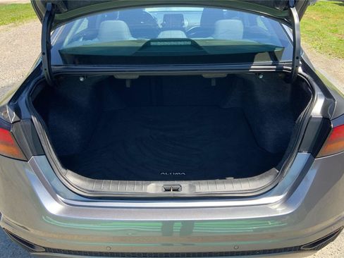 Used 2024 Nissan Altima 2.5 SV FWD image 12