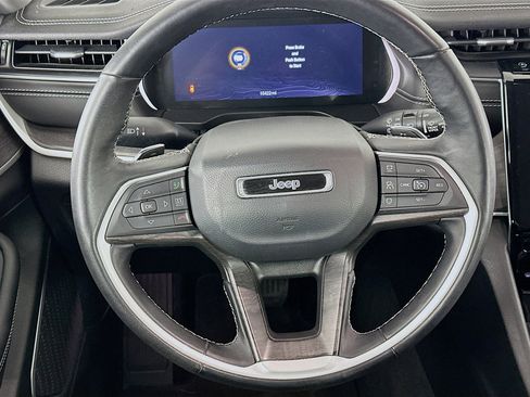 Used 2022 Jeep Grand Cherokee L Limited w/ Luxury Tech Group II image 18