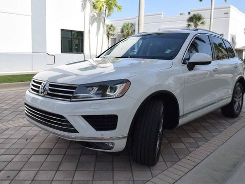 Used 2016 Volkswagen Touareg TDI AWD/4WD image 2