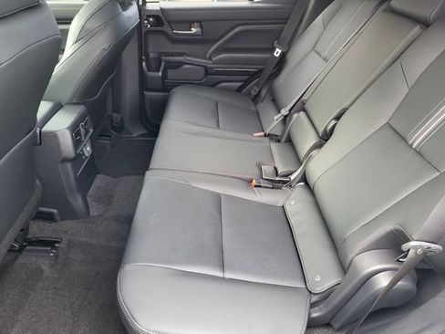 Used 2025 Toyota 4Runner Limited image 12