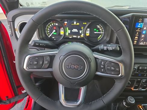 Used 2025 Jeep Wrangler Unlimited Sahara AWD/4WD image 14