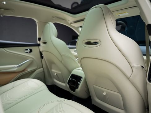 Used 2023 Aston Martin DBX image 67