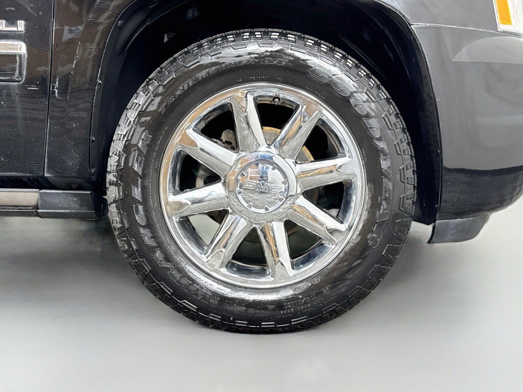 Used 2013 GMC Yukon XL Denali RWD image 47