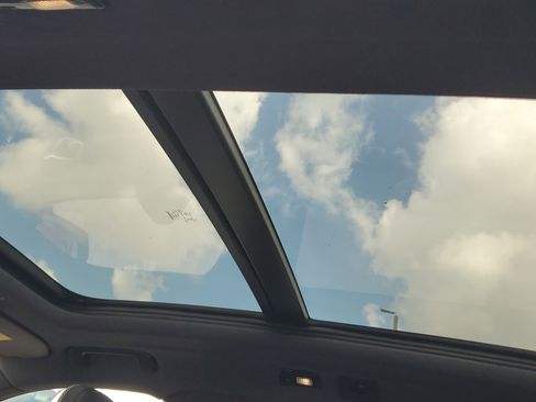 Used 2021 Volvo XC40 P8 Recharge w/ Advanced Package image 32